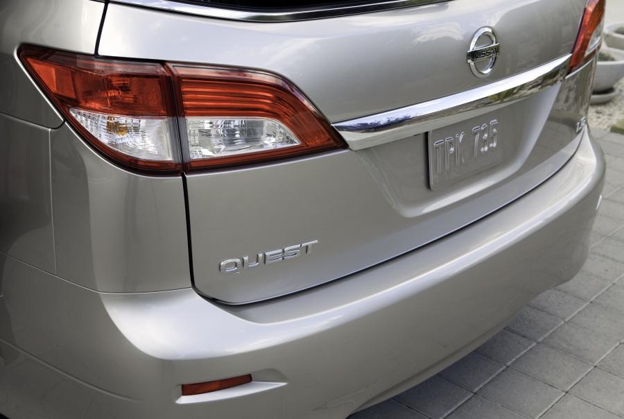  Nissan Quest 2011 года  (фото 21 из 32)